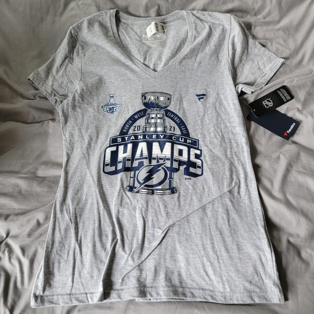 NWT Tampa Bay Lightning 2021 Stanley cup Champs shirt